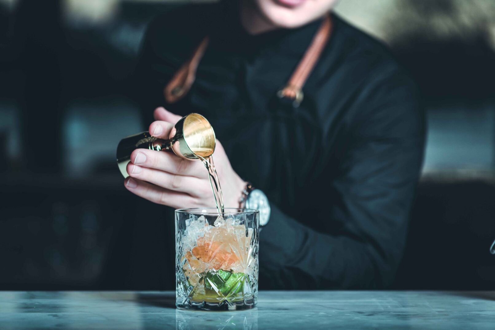 DSC9318 bar scaled 1